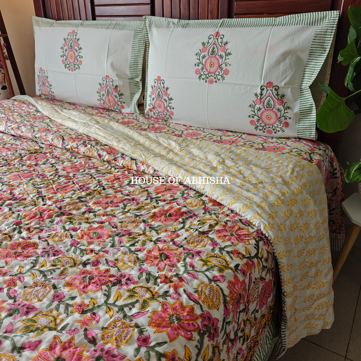 Aangan Handblock Bedsheet + Quilt Combo Set