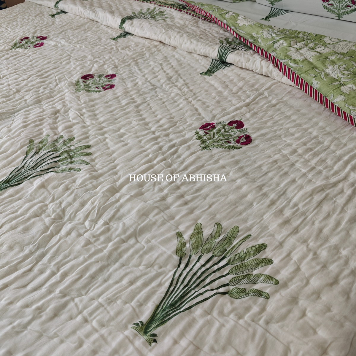 Riwaayat Reversible Organic Mulmul Cotton Quilt