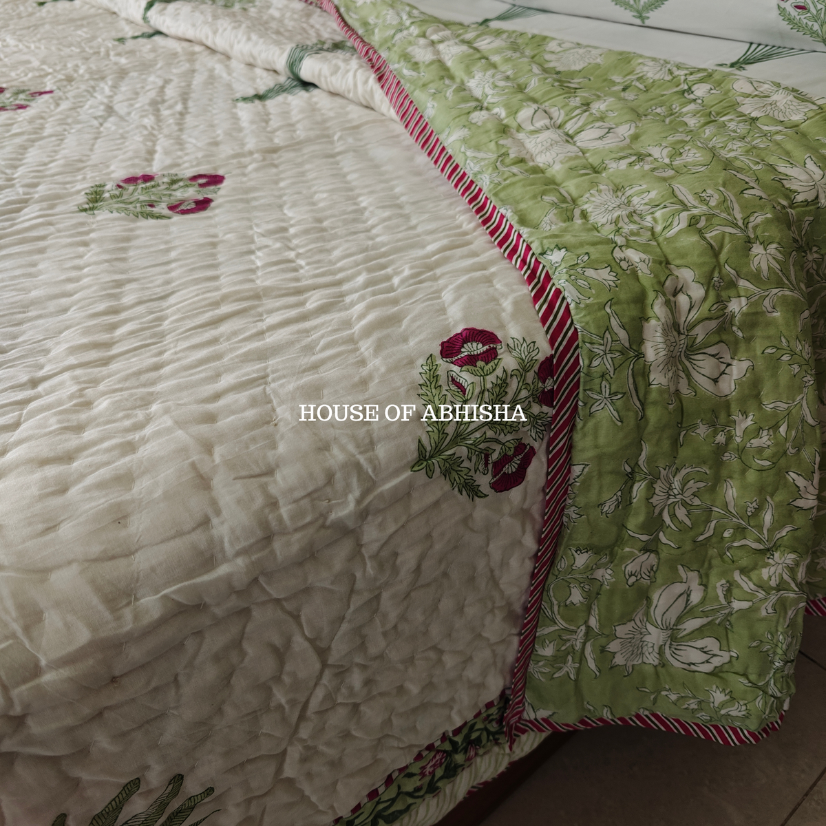 Riwaayat Reversible Organic Mulmul Cotton Quilt